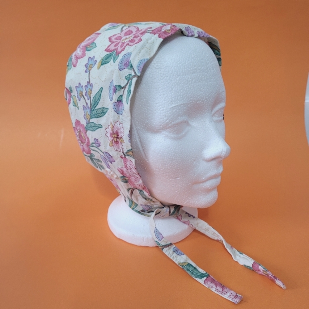 Floral bonnet with ties